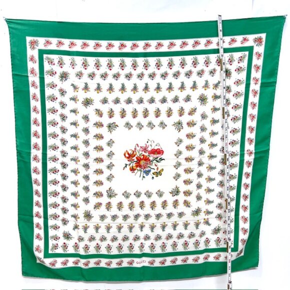Vgt GUCCI Flora !00% Silk Scarf  34"x34"  White Green Red Floral Logo Print (45 - Picture 10 of 10